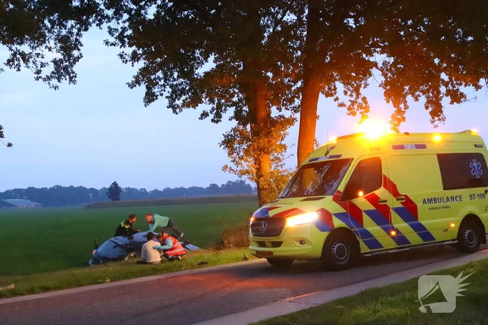 Automobilist belandt in sloot