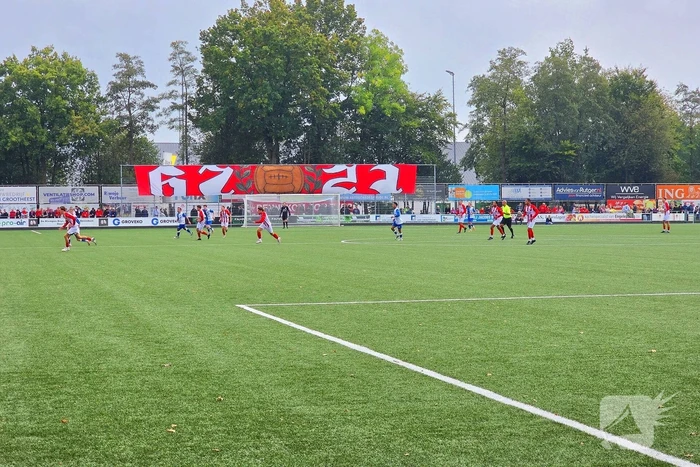 Sfeeractie bij stadsderby op sportpark de Eikelhof