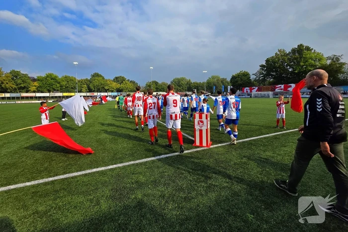 Sfeeractie bij stadsderby op sportpark de Eikelhof