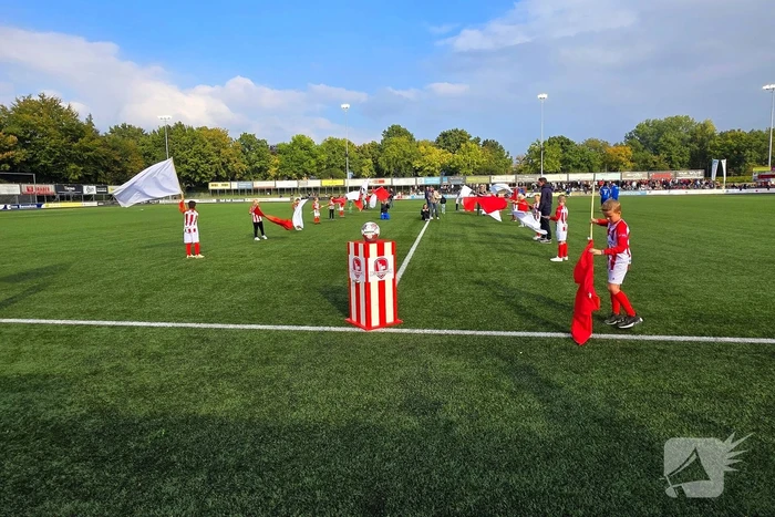 Sfeeractie bij stadsderby op sportpark de Eikelhof