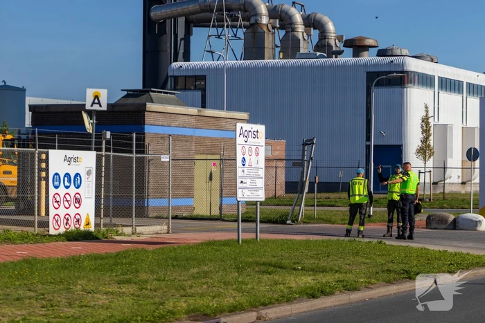 Rookontwikkeling van industriebrand in wijde omgeving te zien