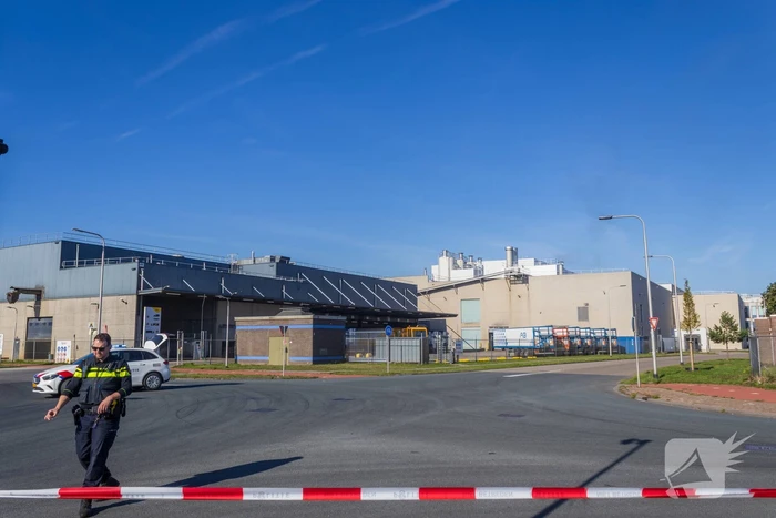 Rookontwikkeling van industriebrand in wijde omgeving te zien
