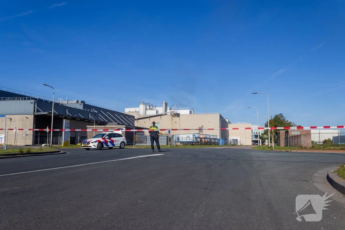 Rookontwikkeling van industriebrand in wijde omgeving te zien