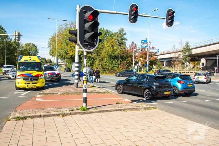 Kind op fiets aangereden op kruising