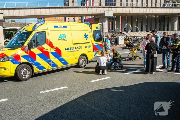 Kind op fiets aangereden op kruising