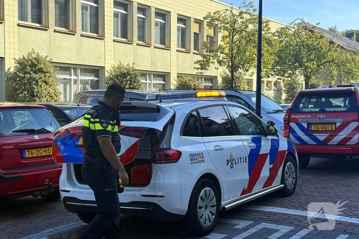 Explosie in flatwoning, grote brandweerinzet