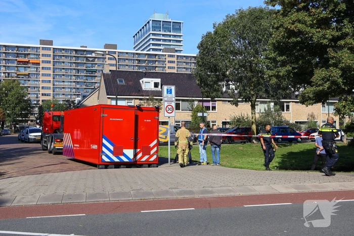 Explosie in flatwoning, grote brandweerinzet