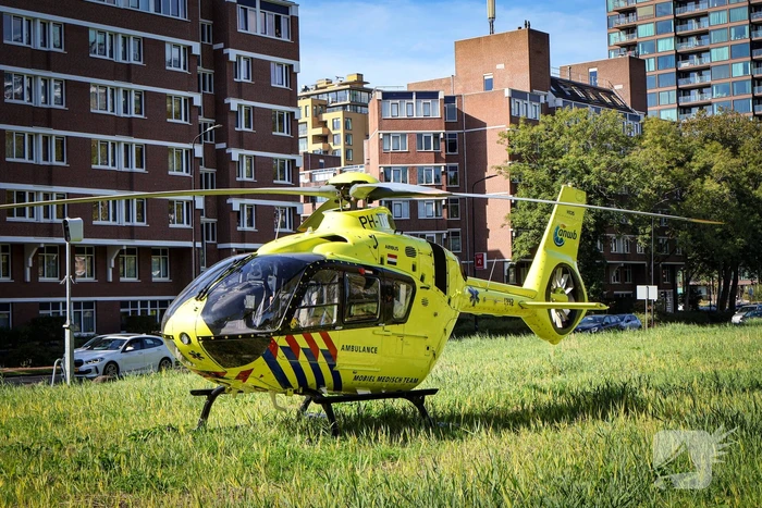 Explosie in flatwoning, grote brandweerinzet
