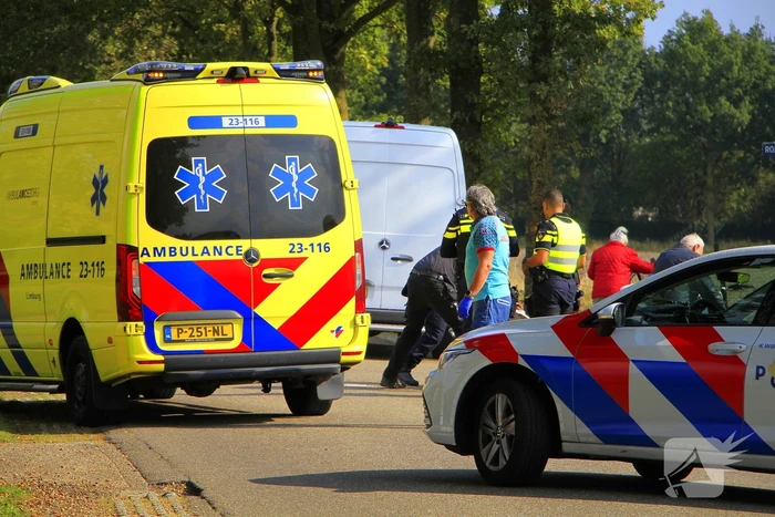Scooter gewond bij aanrijding met busje