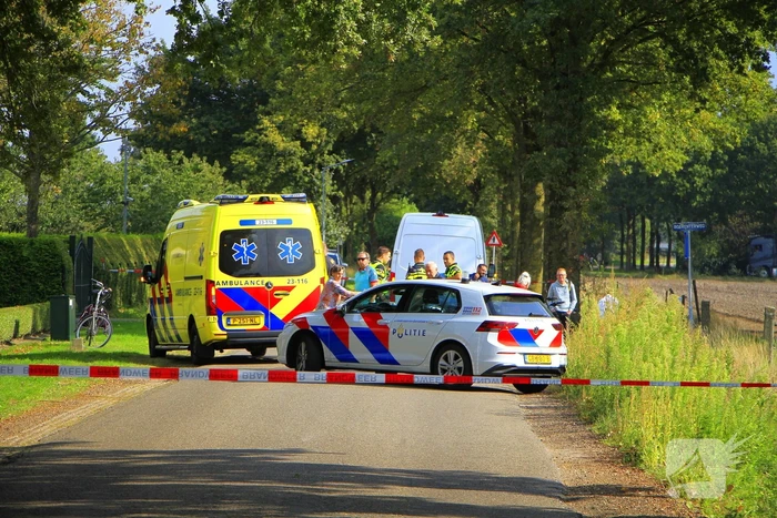 Scooter gewond bij aanrijding met busje