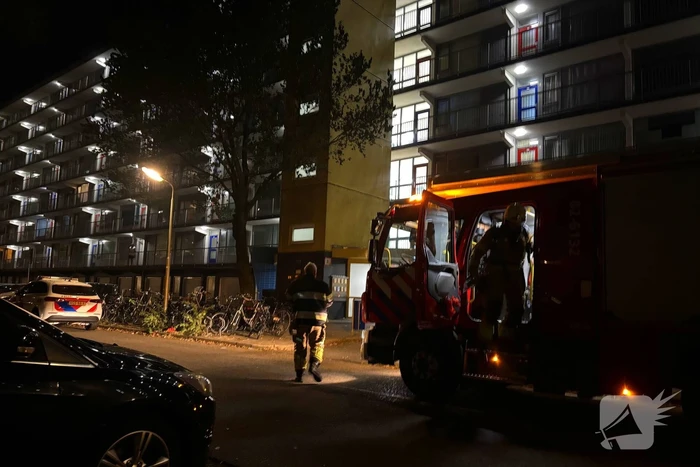 Sterke terpentine lucht in liftschachten te ruiken