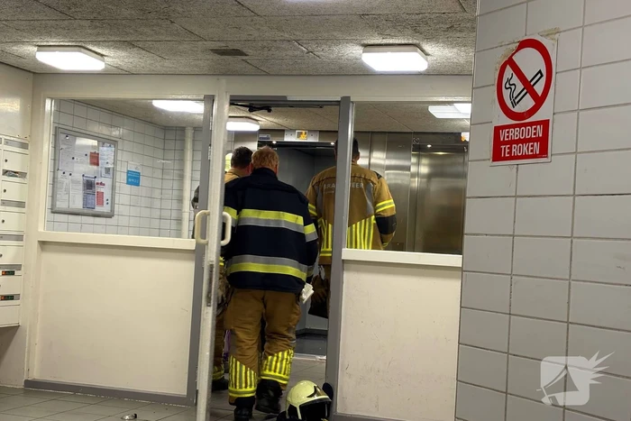 Sterke terpentine lucht in liftschachten te ruiken