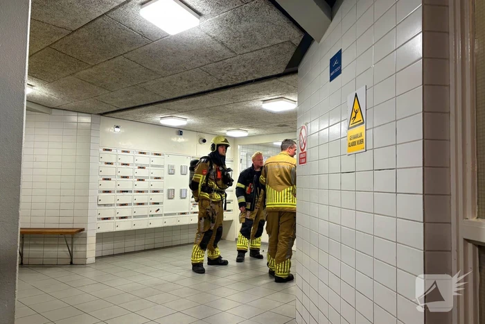 Sterke terpentine lucht in liftschachten te ruiken