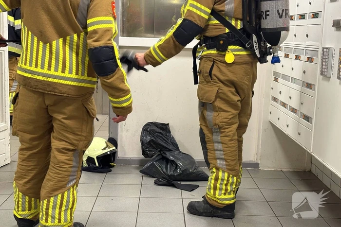 Sterke terpentine lucht in liftschachten te ruiken
