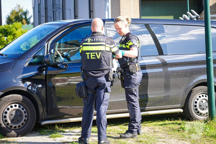 Explosieven team onderzoekt pakket