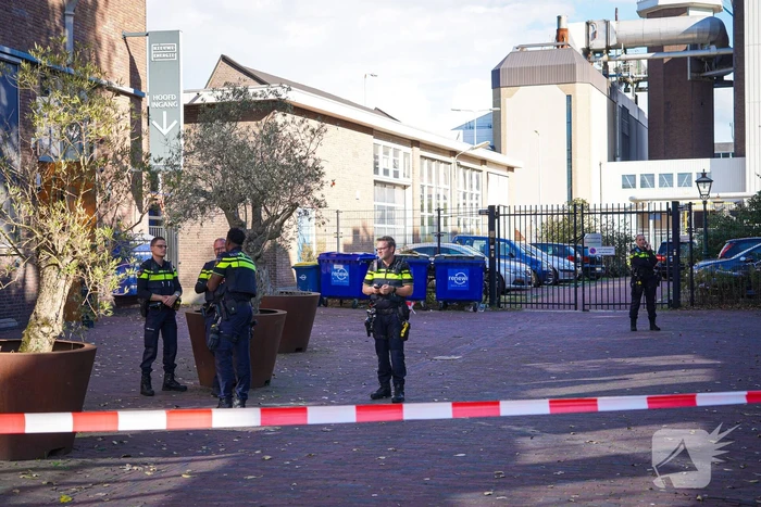 Explosieven team onderzoekt pakket