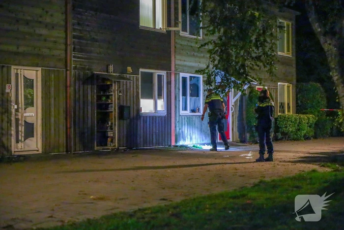 Explosie leidt tot woningbrand