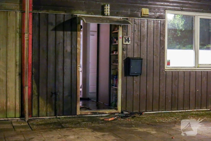 Explosie leidt tot woningbrand