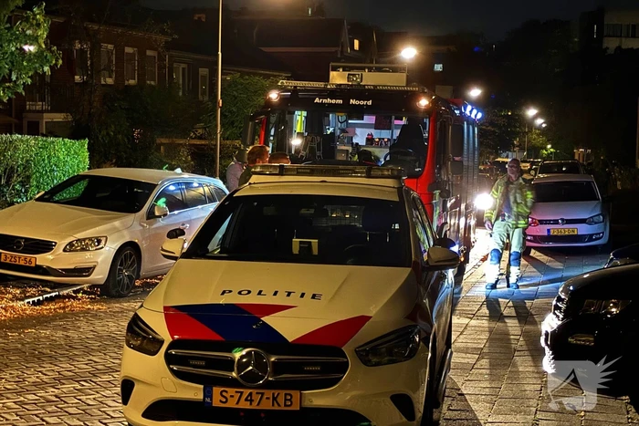 Brandweer verhoogt inzet na woningbrand