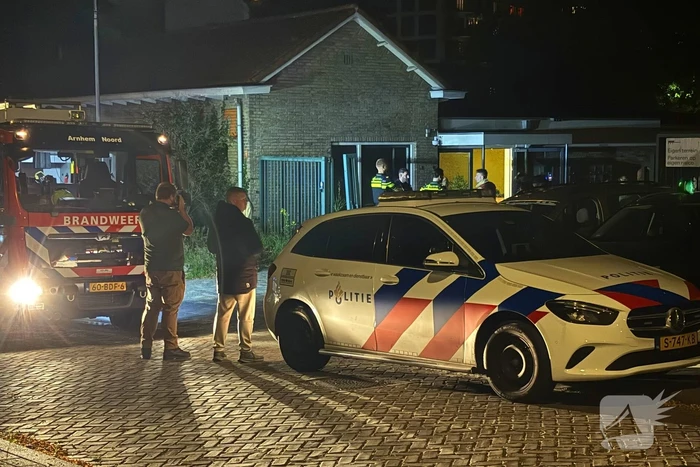 Brandweer verhoogt inzet na woningbrand