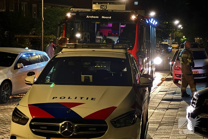 Brandweer verhoogt inzet na woningbrand