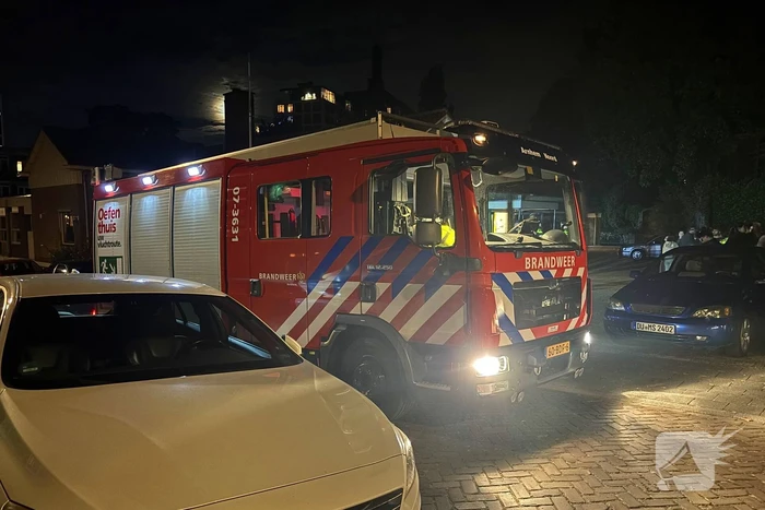 Brandweer verhoogt inzet na woningbrand