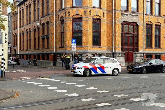 Vrouw (18) in been gestoken door onbekende man
