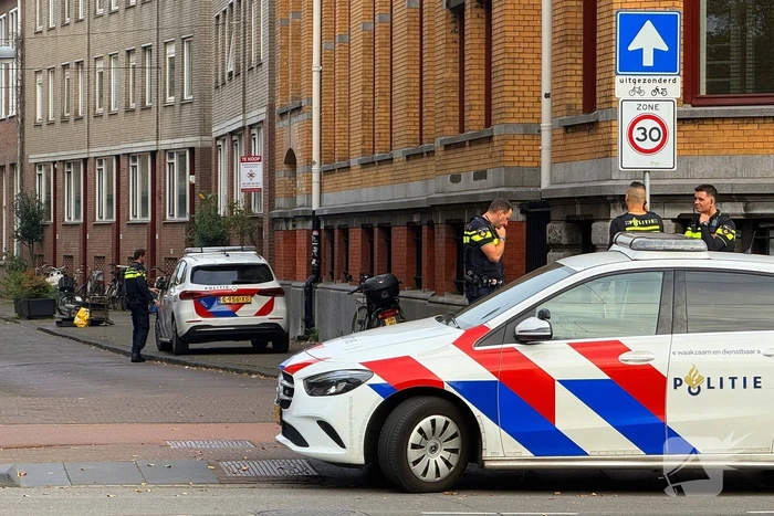 Vrouw (18) in been gestoken door onbekende man