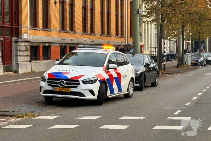 Vrouw (18) in been gestoken door onbekende man