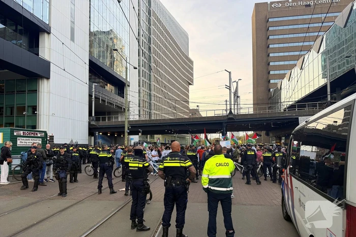 ME grijpt in bij Gaza demonstratie, tram en treinverkeer gestremd