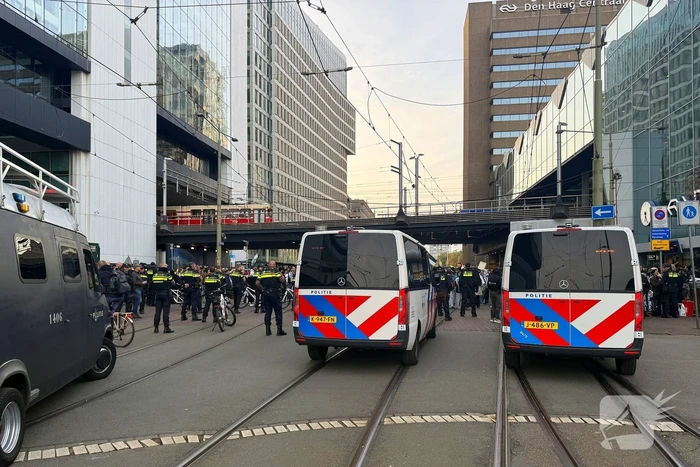ME grijpt in bij Gaza demonstratie, tram en treinverkeer gestremd
