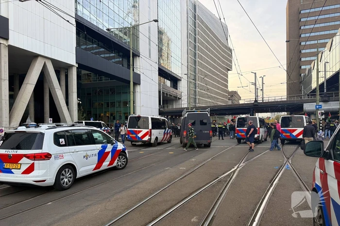 ME grijpt in bij Gaza demonstratie, tram en treinverkeer gestremd