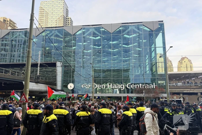 ME grijpt in bij Gaza demonstratie, tram en treinverkeer gestremd