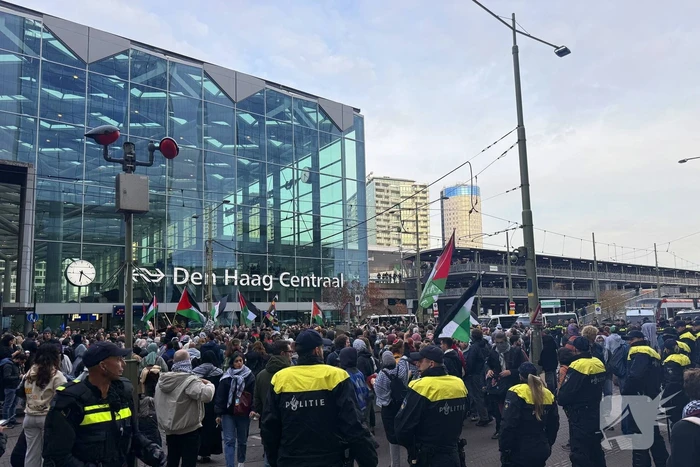 ME grijpt in bij Gaza demonstratie, tram en treinverkeer gestremd