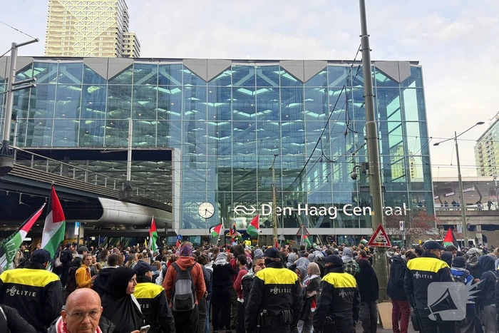 ME grijpt in bij Gaza demonstratie, tram en treinverkeer gestremd