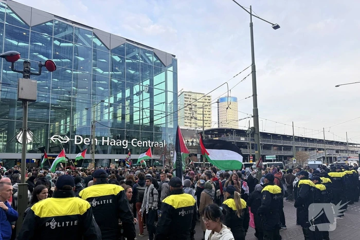 ME grijpt in bij Gaza demonstratie, tram en treinverkeer gestremd