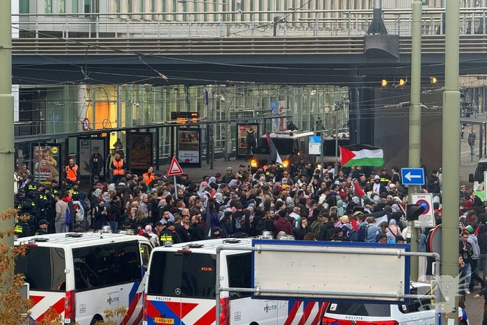 ME grijpt in bij Gaza demonstratie, tram en treinverkeer gestremd