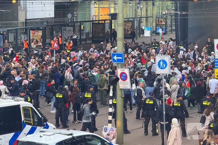 ME grijpt in bij Gaza demonstratie, tram en treinverkeer gestremd
