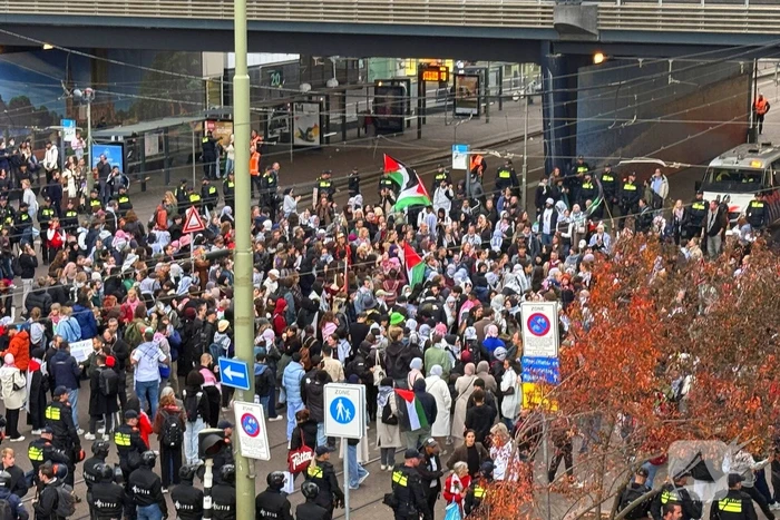 ME grijpt in bij Gaza demonstratie, tram en treinverkeer gestremd
