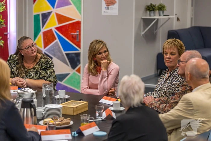 Koningin Maxima bezoekt jongeren centrum