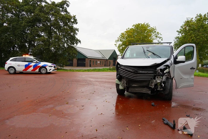 Auto in water na botsing