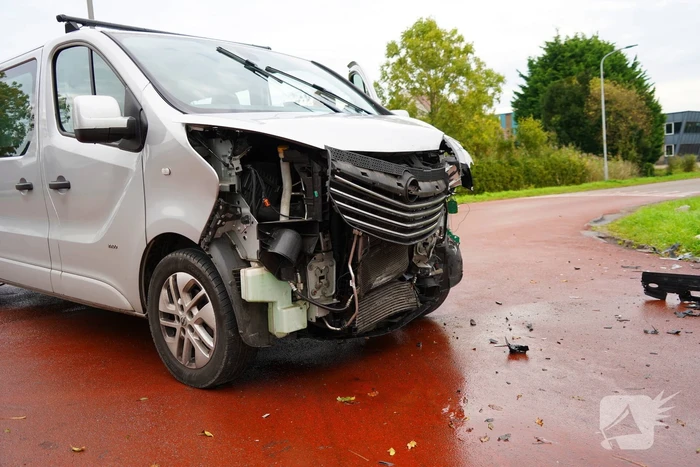 Auto in water na botsing