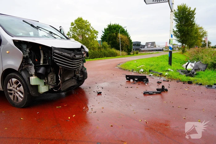 Auto in water na botsing