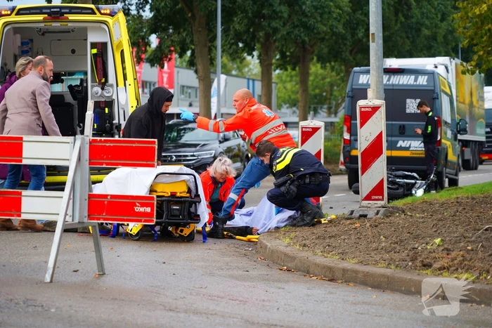 Motorrijdster gewond na val