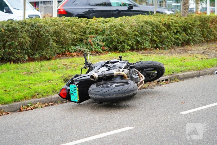 Motorrijdster gewond na val