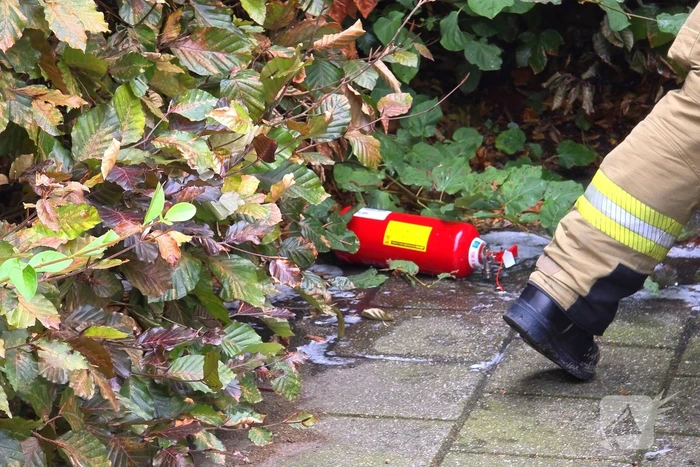 Brand in bijgebouw snel onder controle