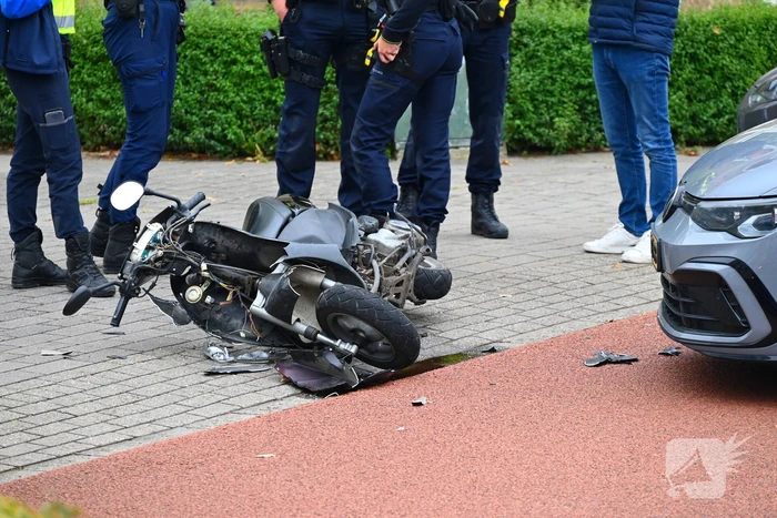 Scooterrijder gewond bij aanrijding met auto