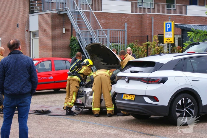 Autobrand snel onder controle