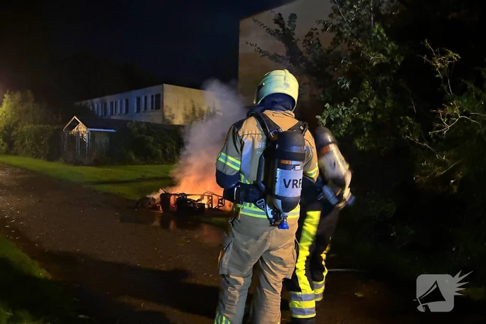 Scooterbrand in de nacht