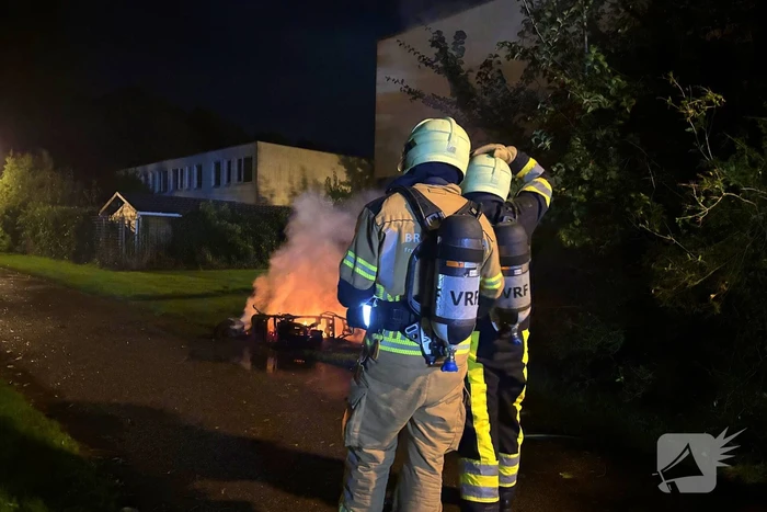 Scooterbrand in de nacht